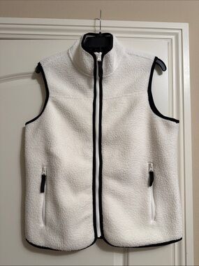 Quince contrast trim fleece vest
